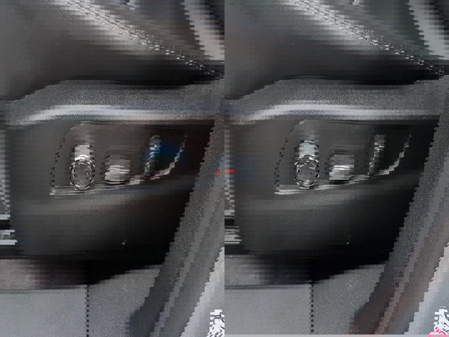 Used 2024 Cadillac XT4 Premium Luxury image 26