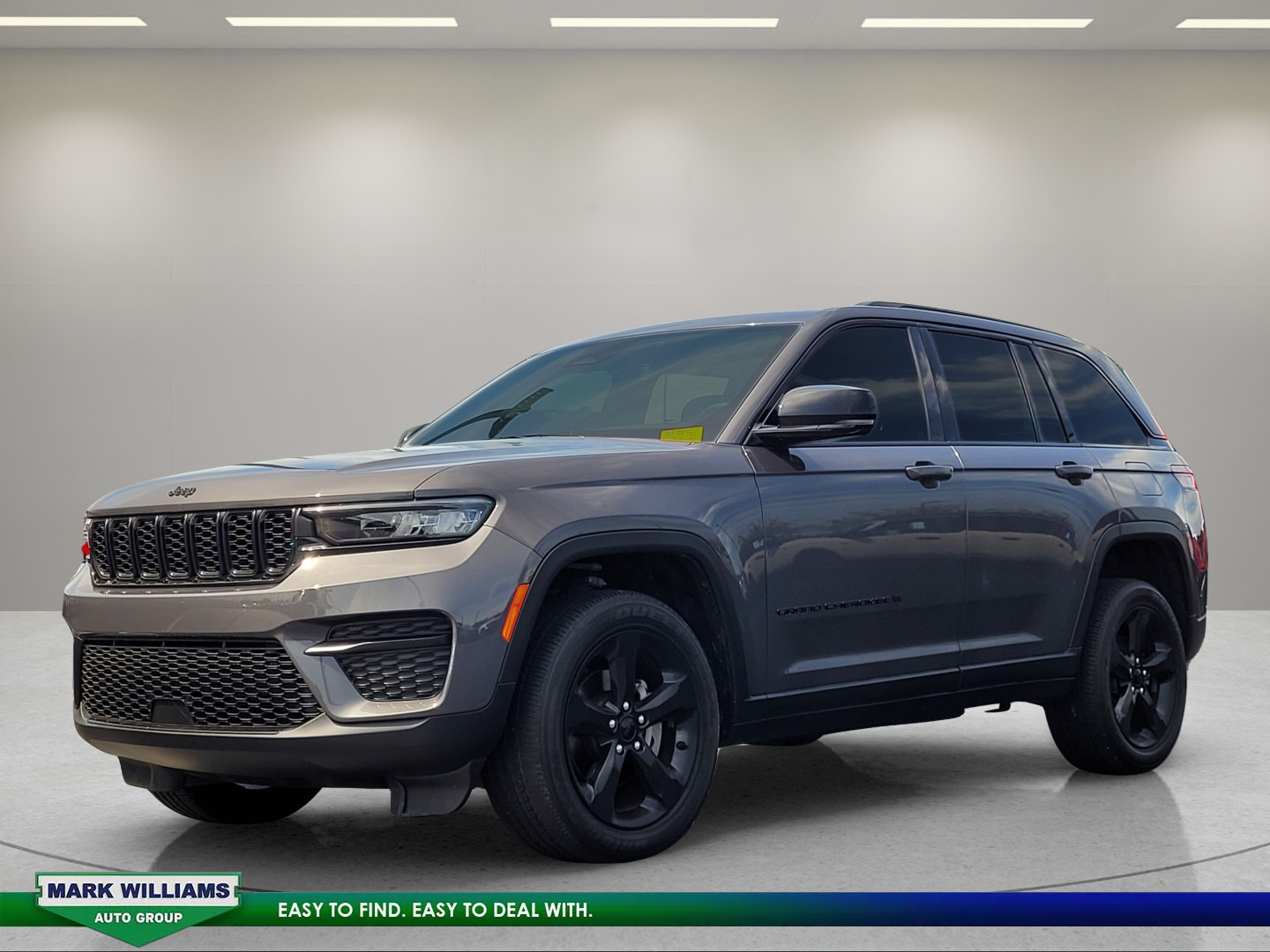 Used 2023 Jeep Grand Cherokee Altitude AWD/4WD image 8