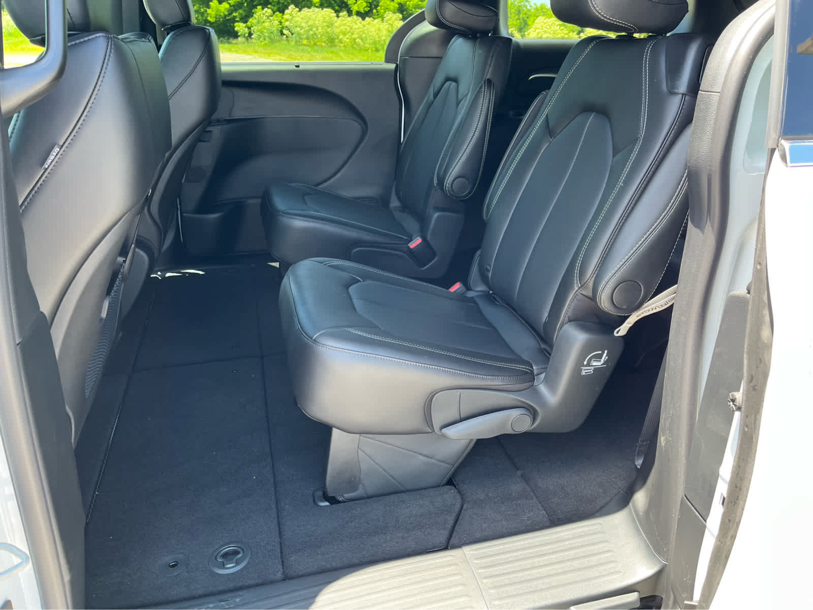 New 2026 Chrysler Pacifica Select FWD image 22
