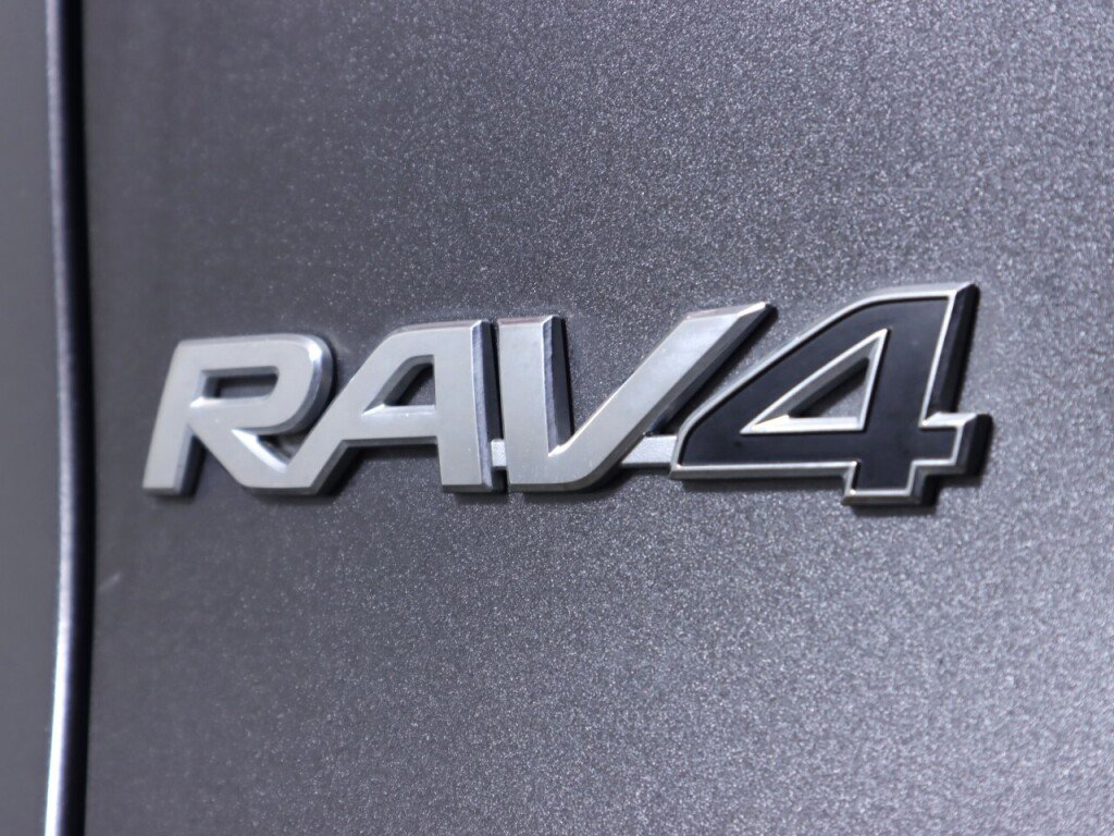 Used 2021 Toyota RAV4 LE AWD/4WD image 32