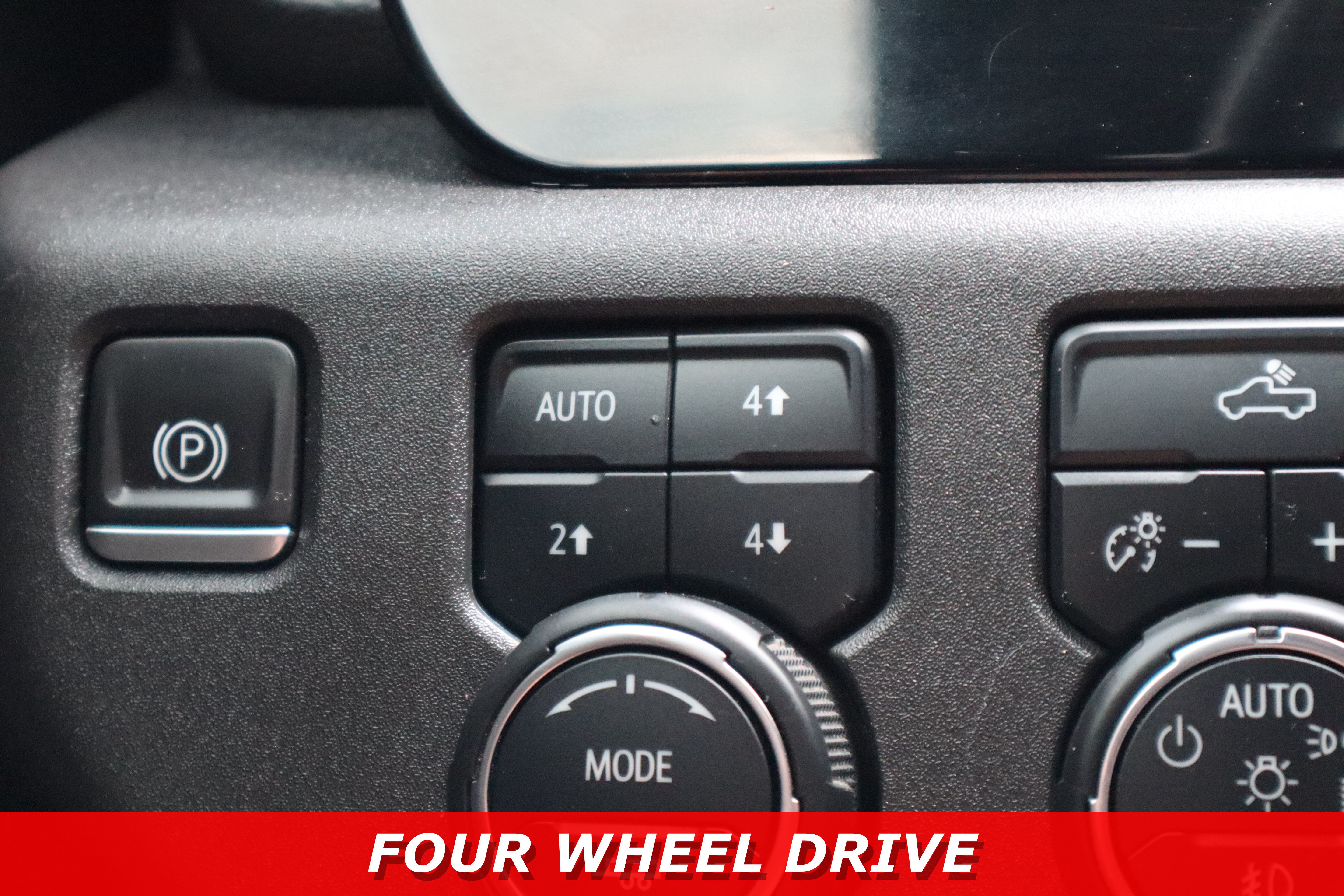 Used 2022 Chevrolet Silverado 1500 LT Trail Boss w/ Convenience Package II AWD/4WD image 22