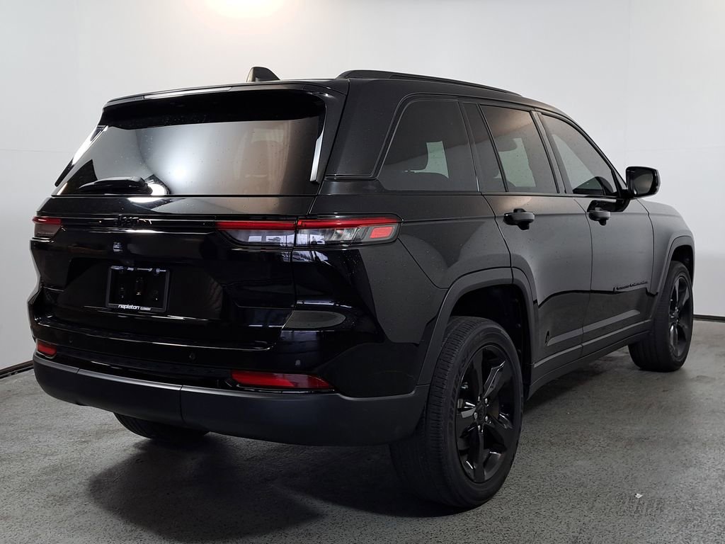 Used 2023 Jeep Grand Cherokee Altitude image 6