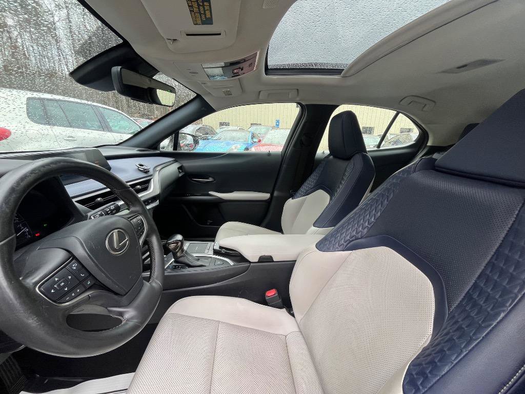 Used 2021 Lexus UX 200 w/ Premium Package image 31