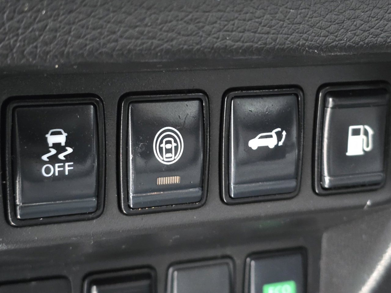 Used 2020 Nissan Rogue SV image 9