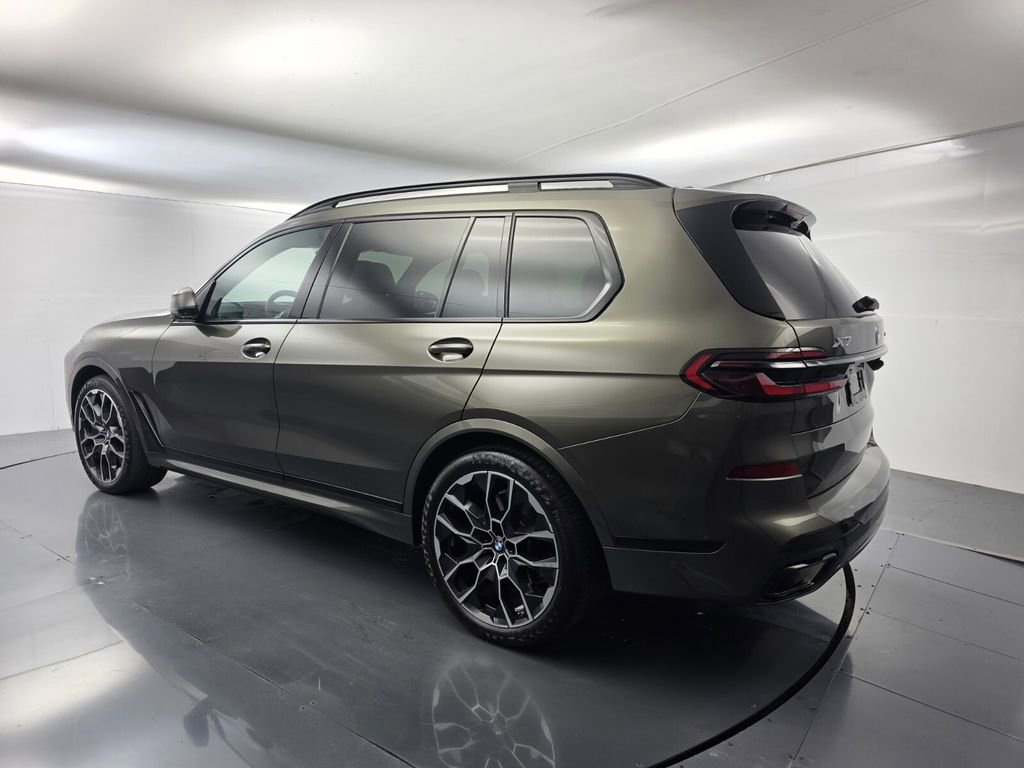 Used 2025 BMW X7 xDrive40i w/ M Sport Package AWD/4WD image 6