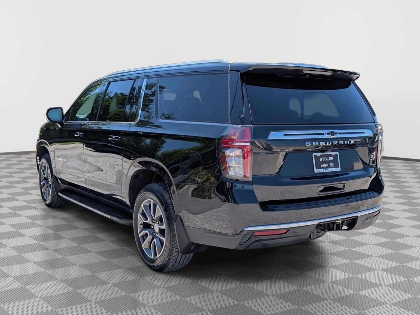 Used 2021 Chevrolet Suburban LS RWD image 3