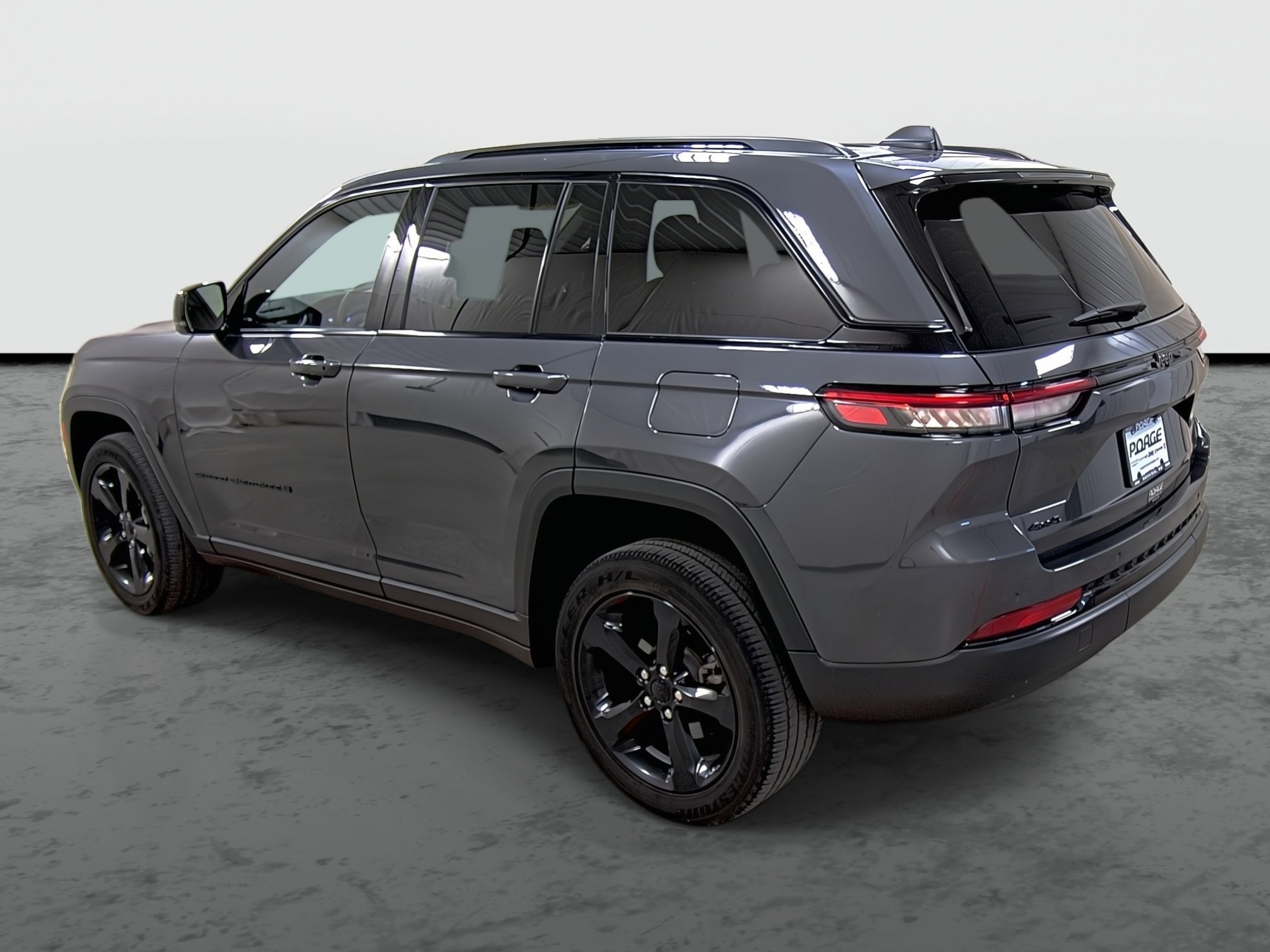 Used 2023 Jeep Grand Cherokee Altitude AWD/4WD image 2