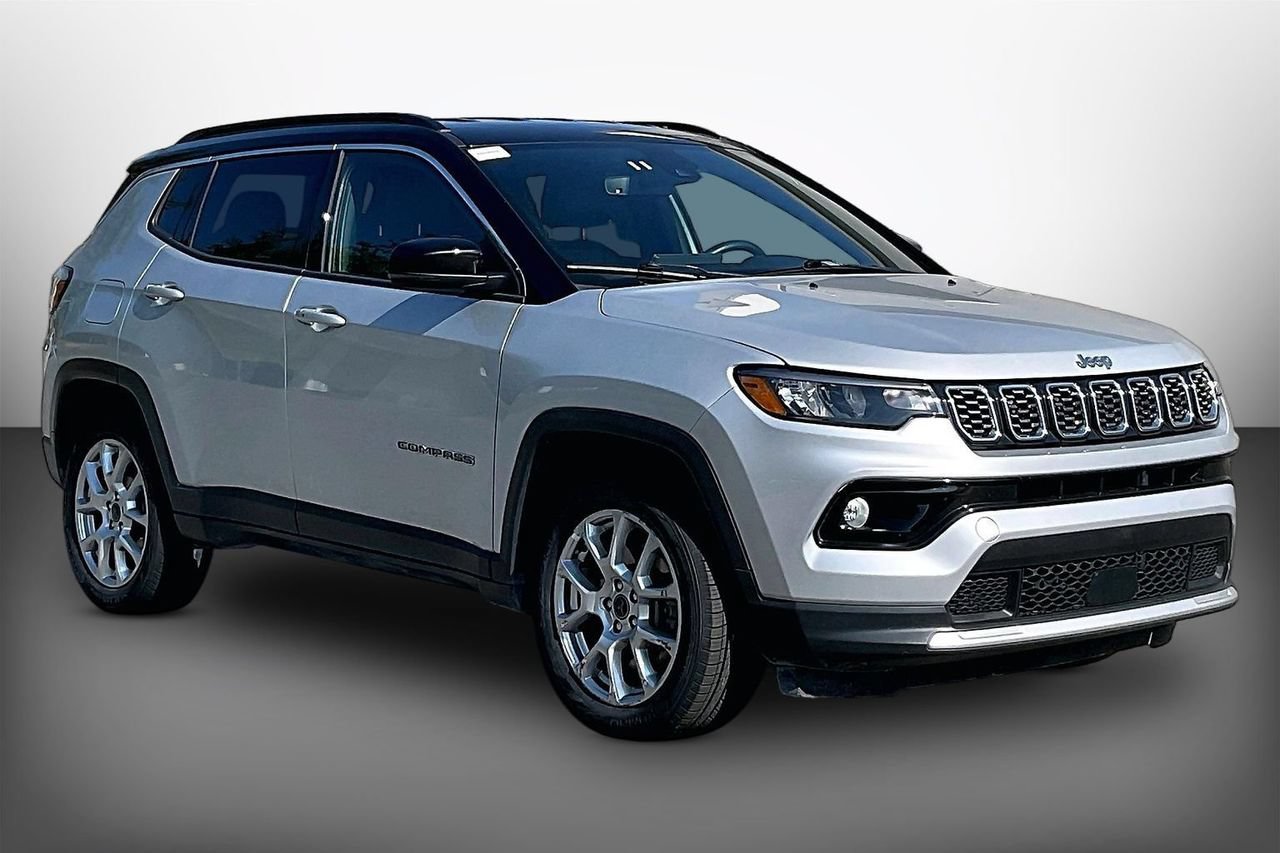 Used 2025 Jeep Compass Limited AWD/4WD image 2