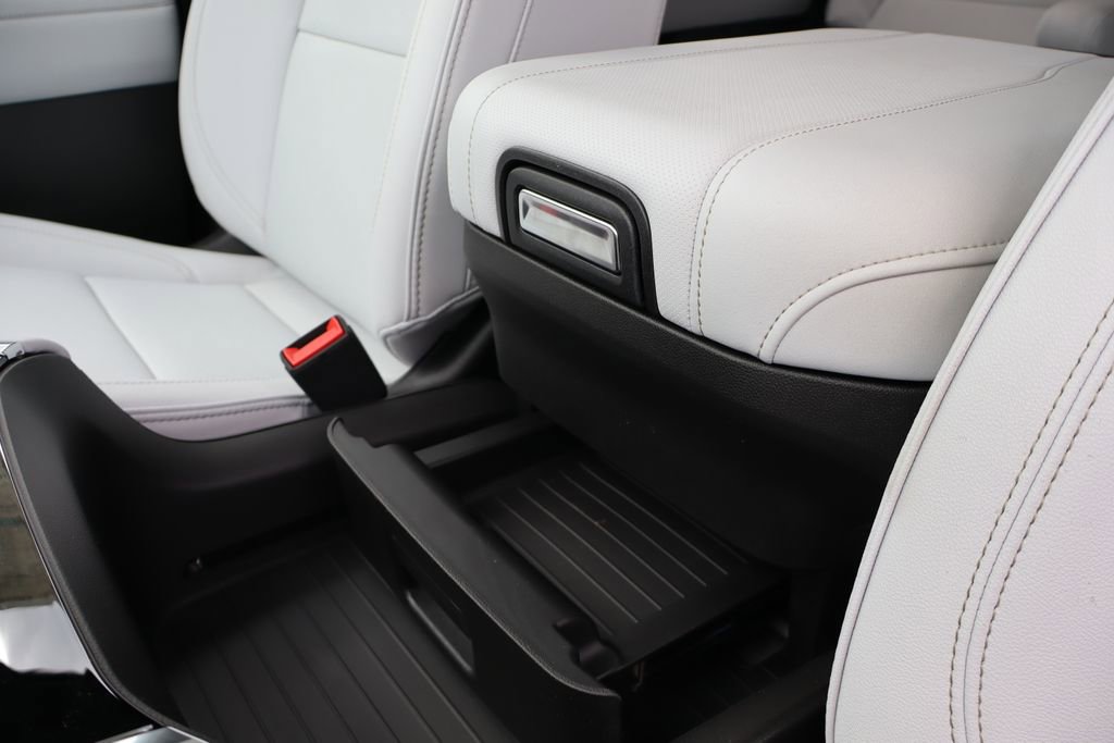 New 2025 Chevrolet Suburban Premier image 26