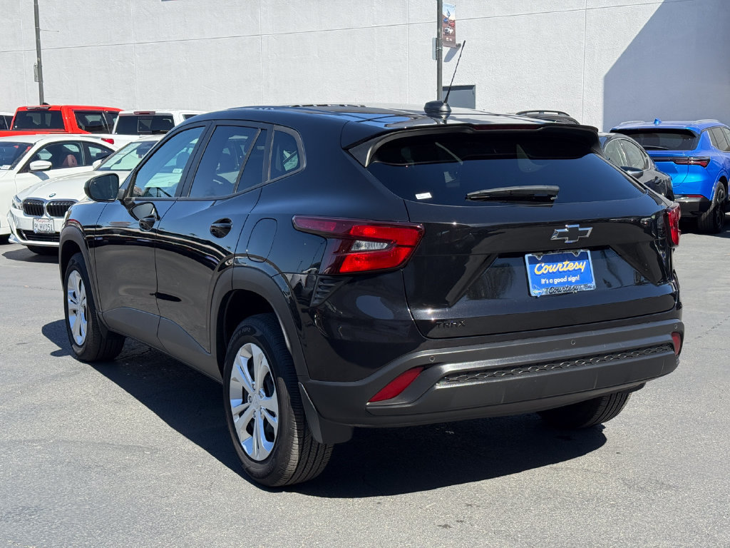Used 2024 Chevrolet Trax LS w/ Driver Confidence Package FWD image 9