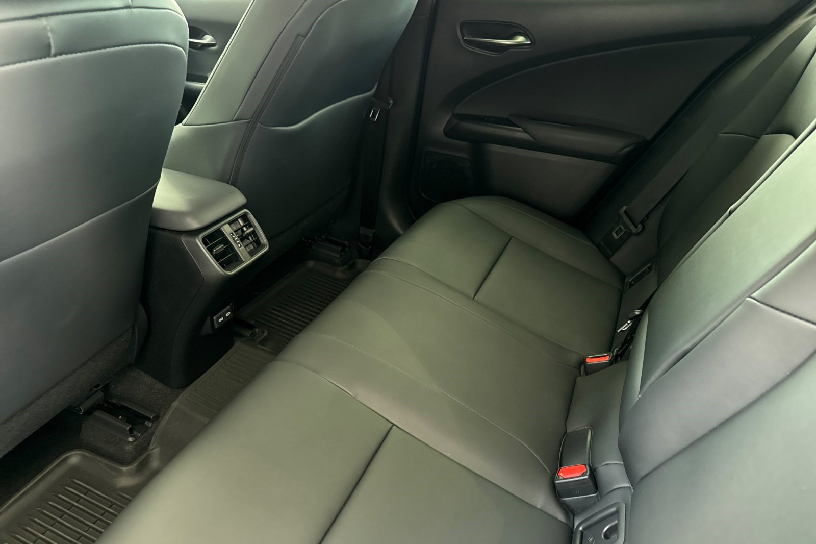 Certified 2023 Lexus UX 250h FWD w/ Accessory Package (Z2) image 15