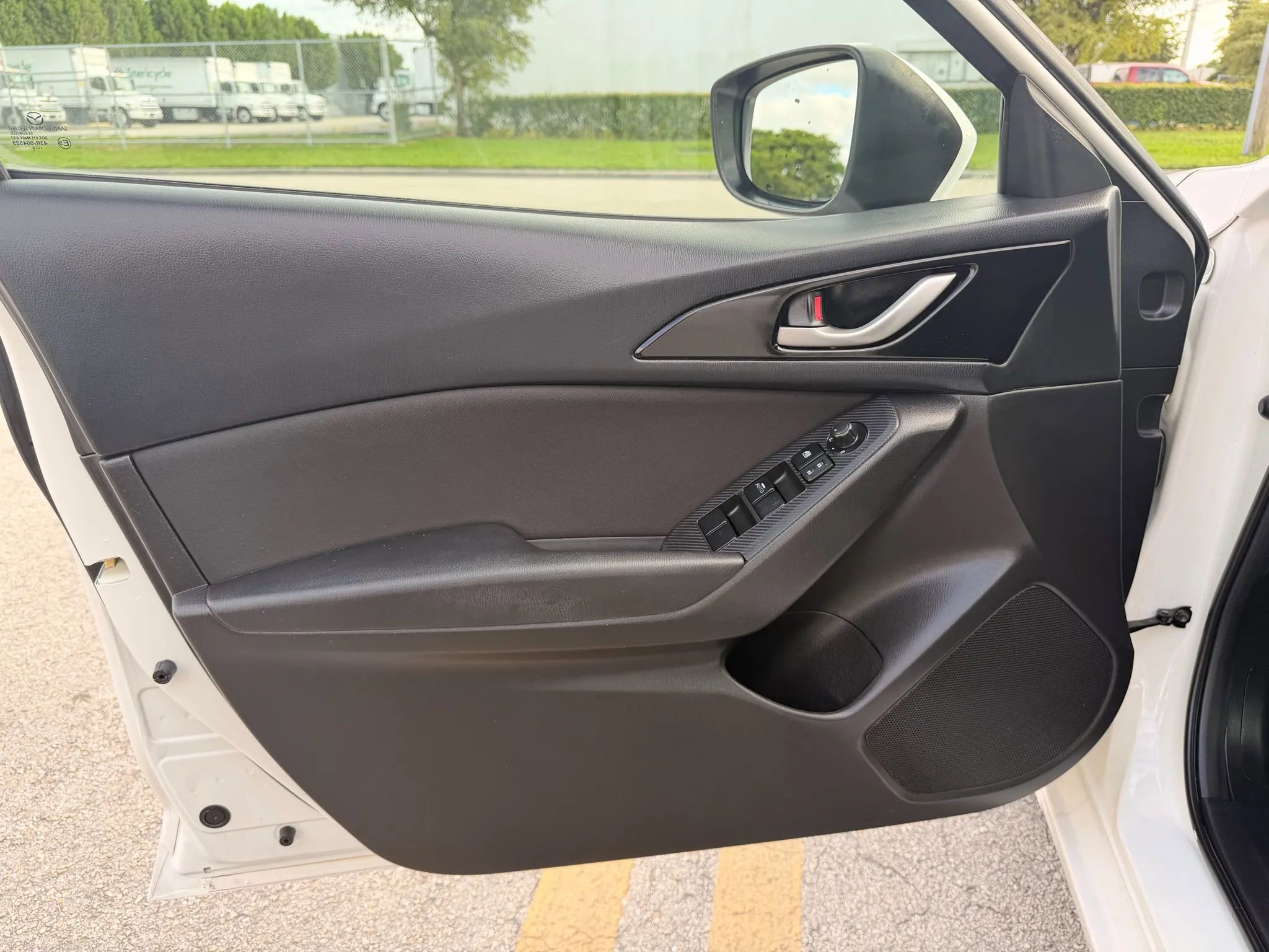 Used 2016 MAZDA MAZDA3 i Sport image 12