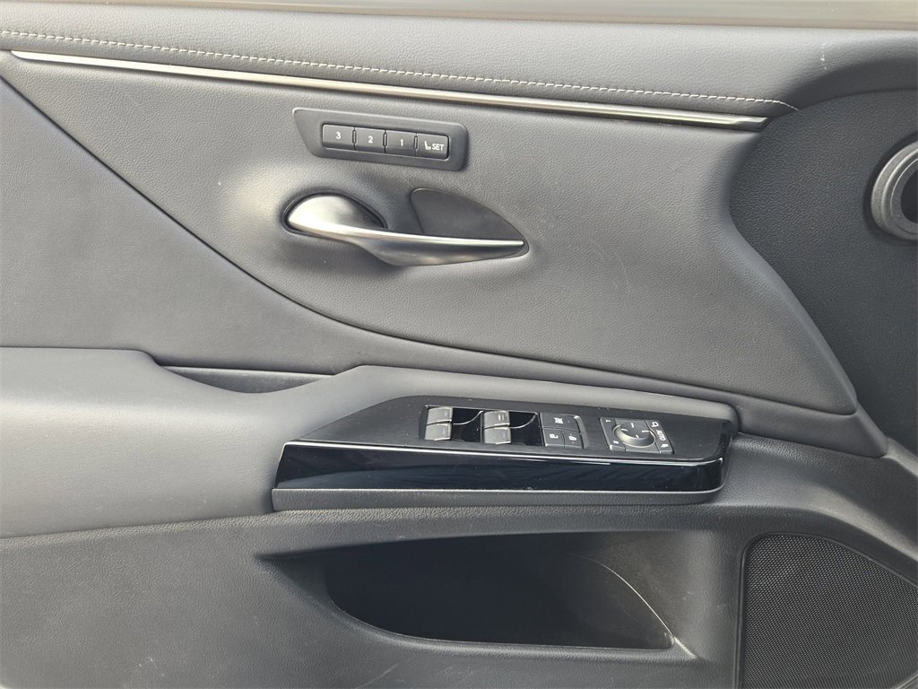Used 2023 Lexus ES 300h F Sport image 24