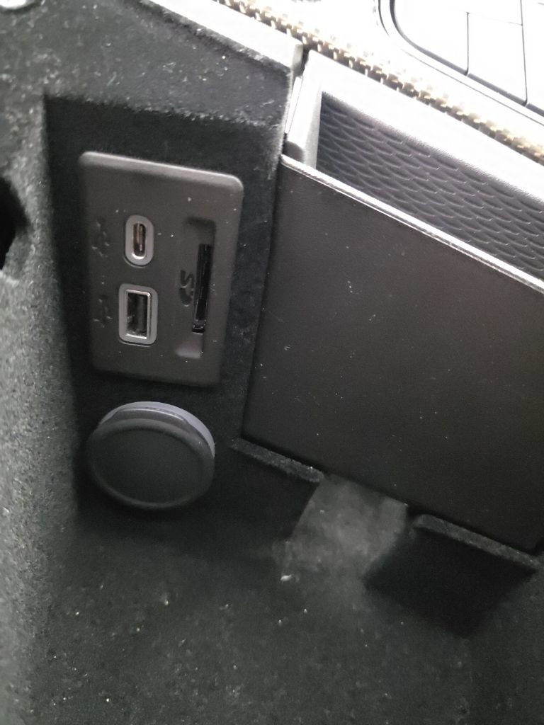 Used 2021 Cadillac CT4 V w/ Technology Package image 26