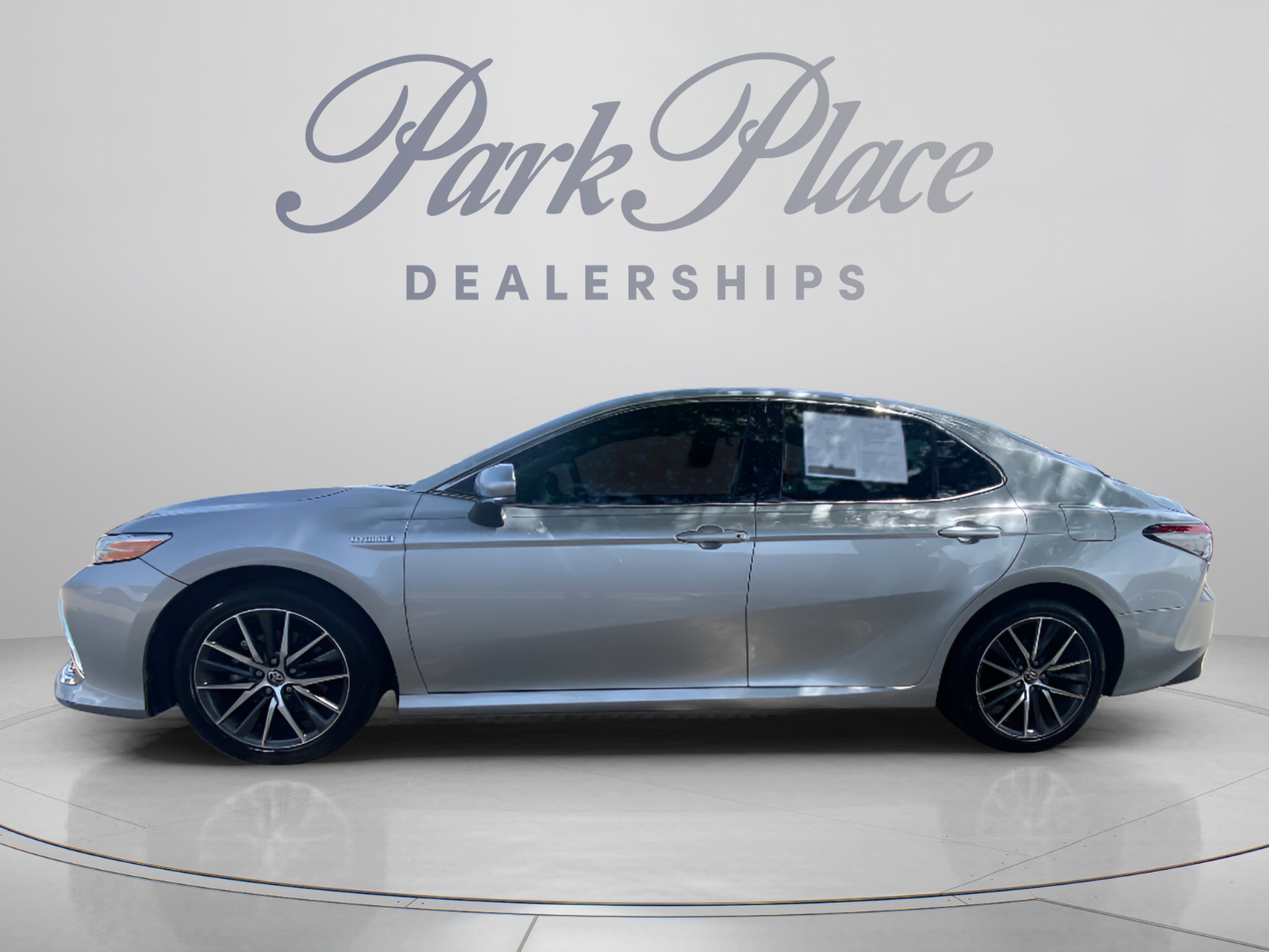 Used 2021 Toyota Camry XLE w/ Cold Weather Package FWD image 2