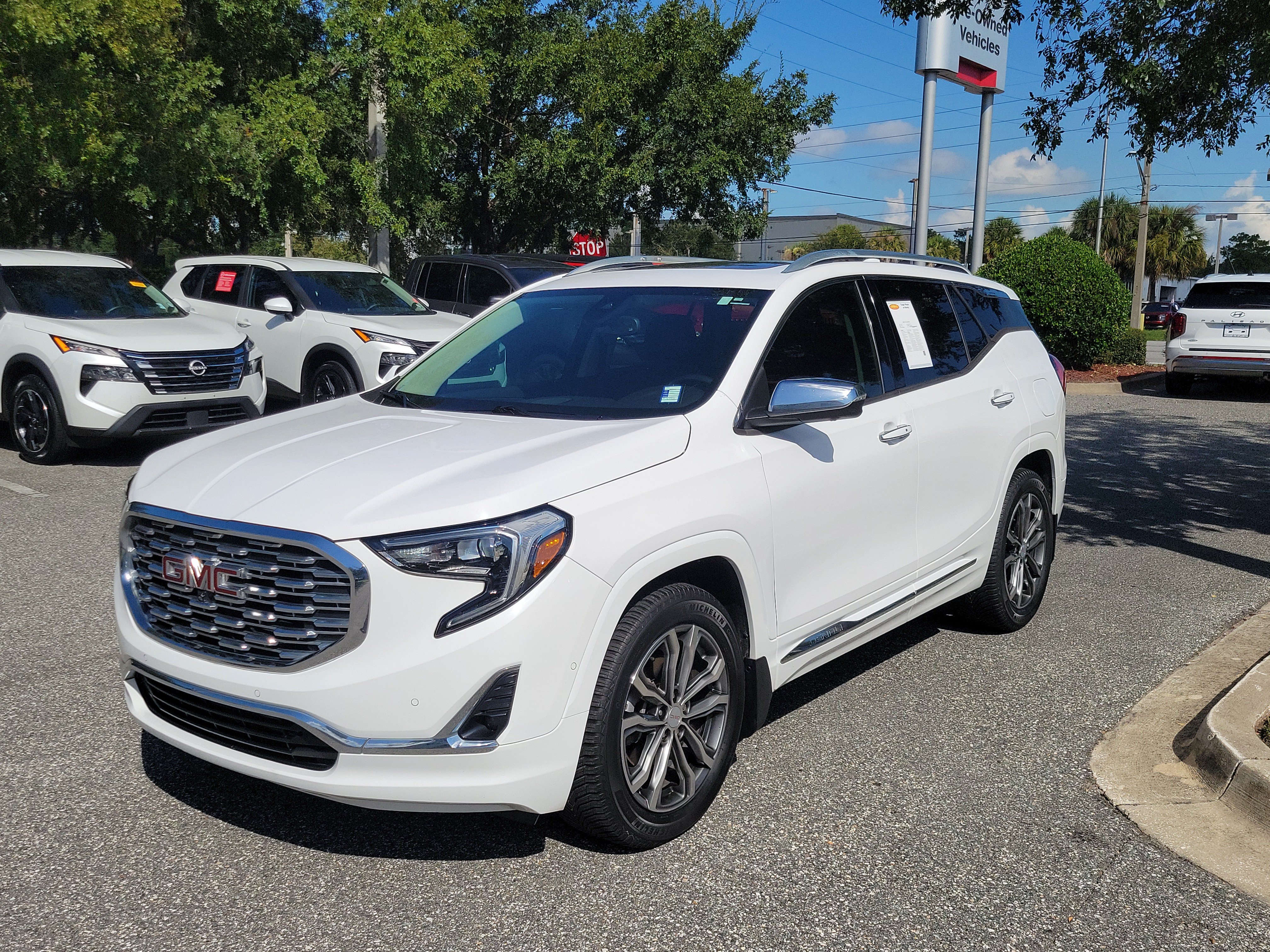 Used 2019 GMC Terrain Denali w/ Advanced Safety Package AWD/4WD image 1