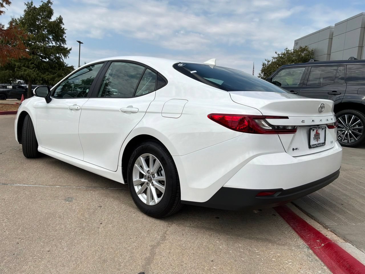 Used 2026 Toyota Camry LE FWD image 8