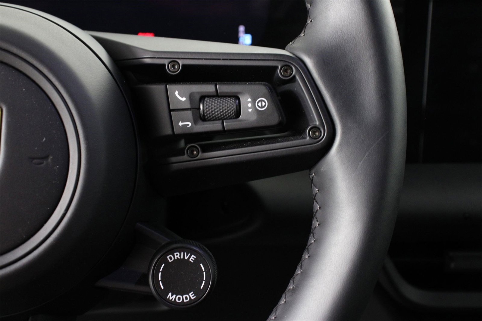 Used 2025 Porsche Macan Electric image 15