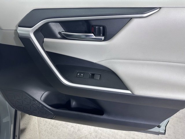 Used 2019 Toyota RAV4 XLE image 9