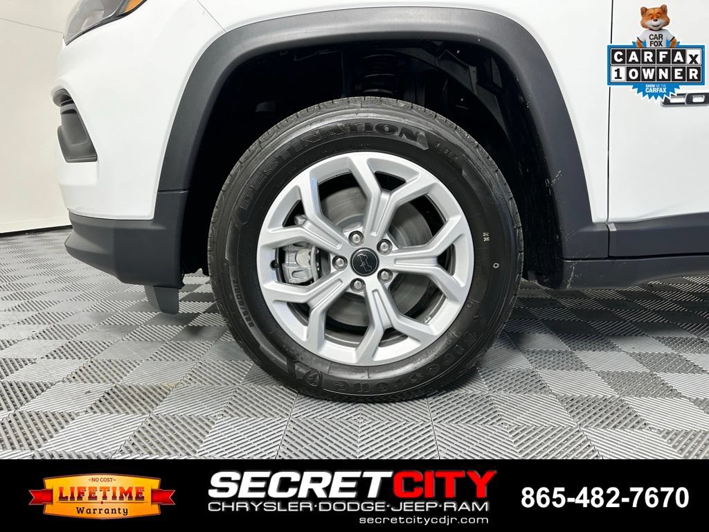 Used 2025 Jeep Compass Latitude w/ Sun & Sound Group AWD/4WD image 9