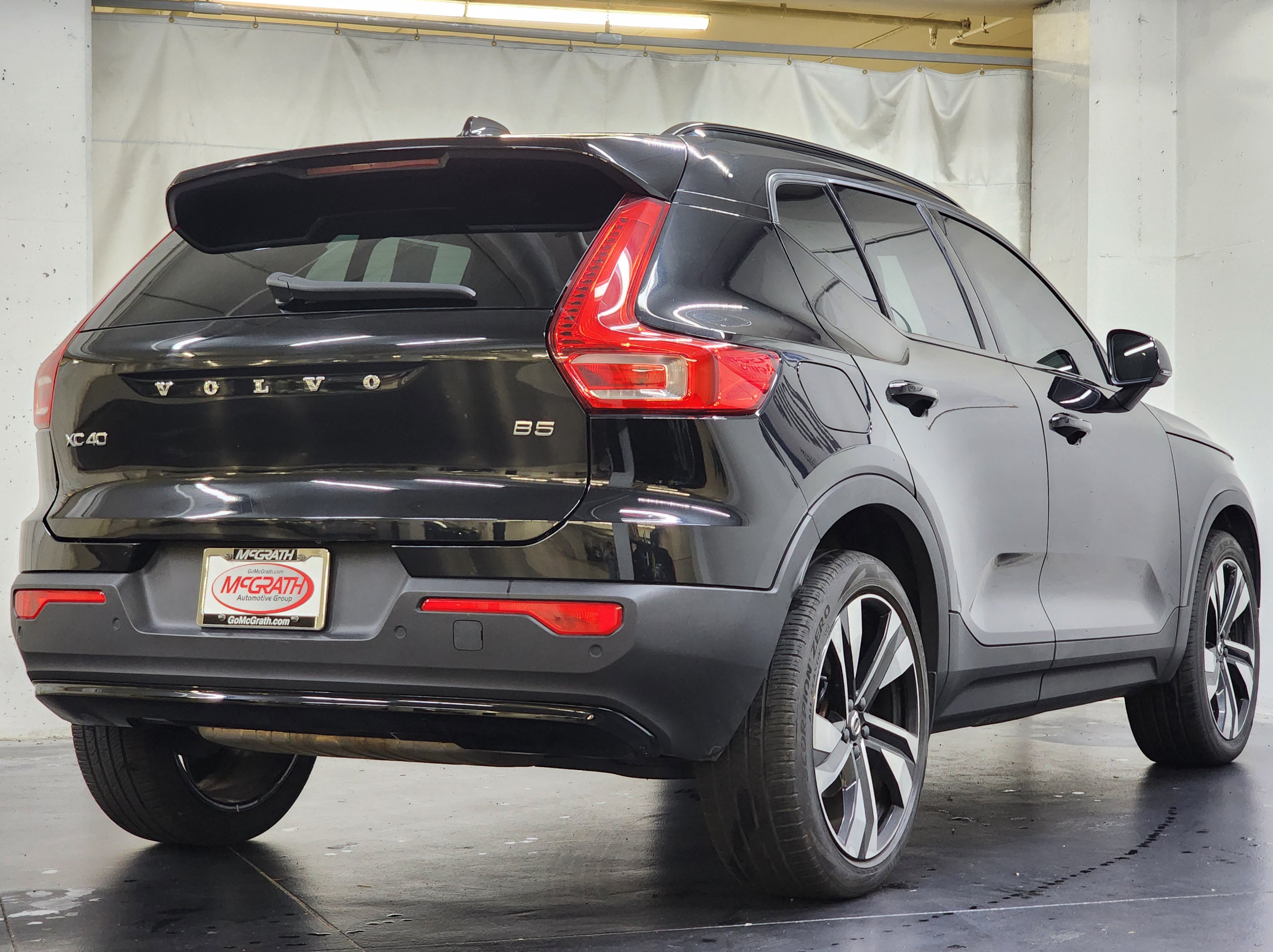 Used 2023 Volvo XC40 B5 Plus w/ Climate Package AWD/4WD image 5