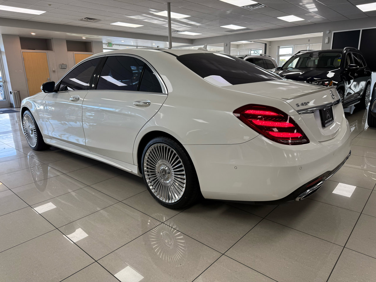 Used 2019 Mercedes-Benz S 450 Sedan w/ AMG Line Exterior image 2