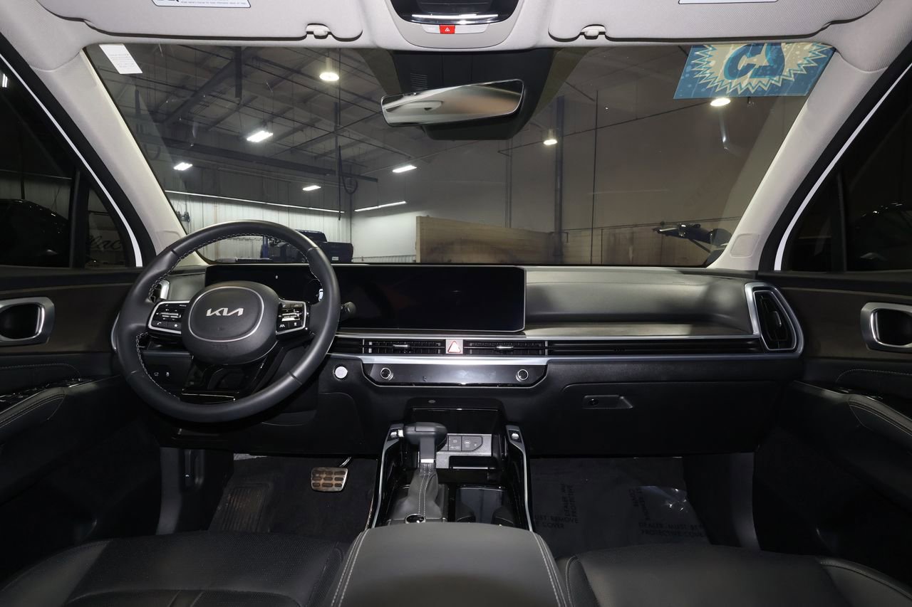 Used 2025 Kia Sorento SX image 30