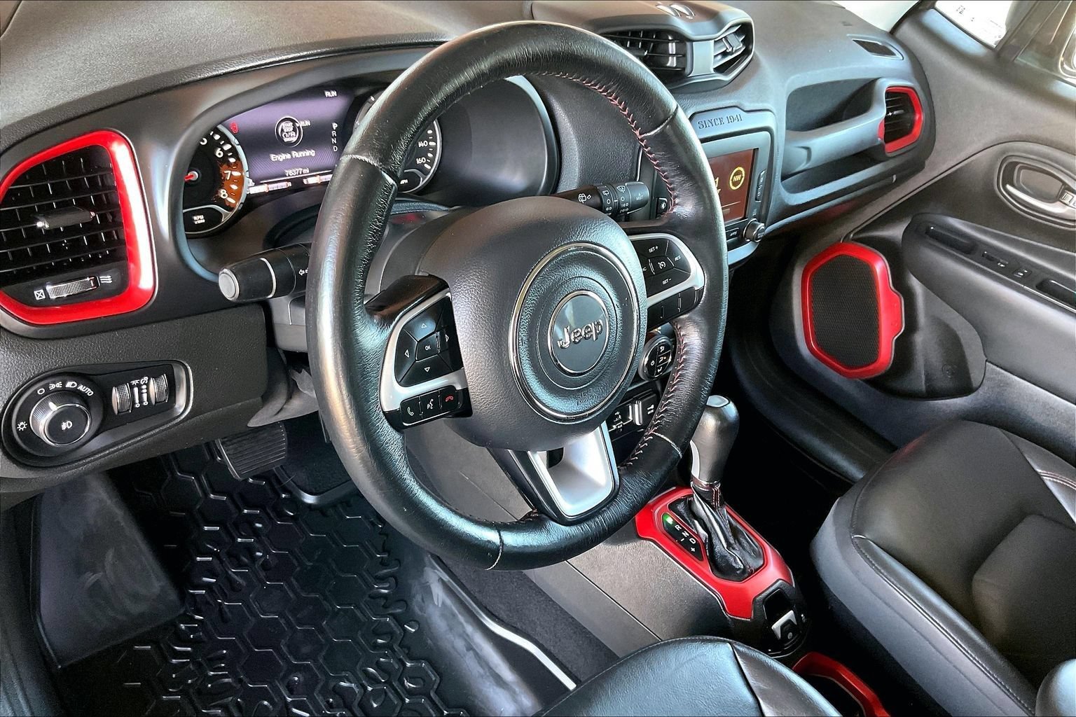 Used 2016 Jeep Renegade Trailhawk w/ Premium Trailhawk Package AWD/4WD image 15