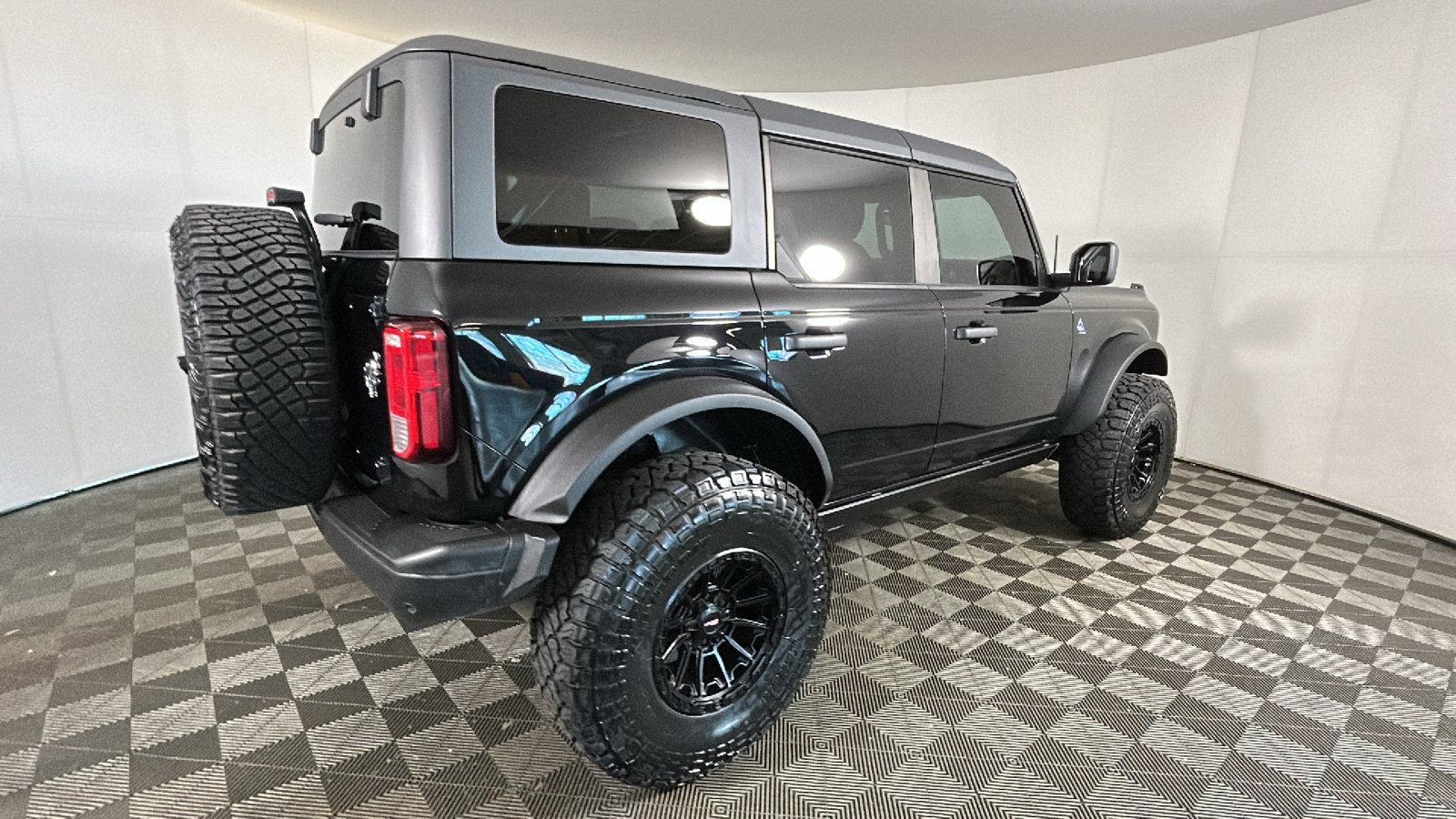 Used 2022 Ford Bronco Black Diamond w/ Sasquatch Package AWD/4WD image 3