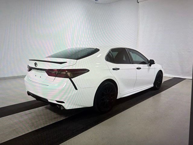 Used 2018 Toyota Camry SE FWD image 2