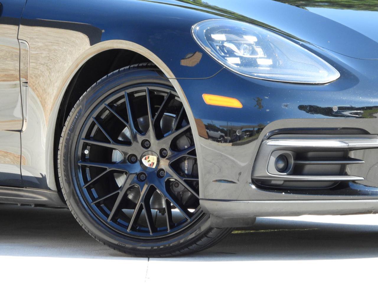 Used 2017 Porsche Panamera RWD image 23