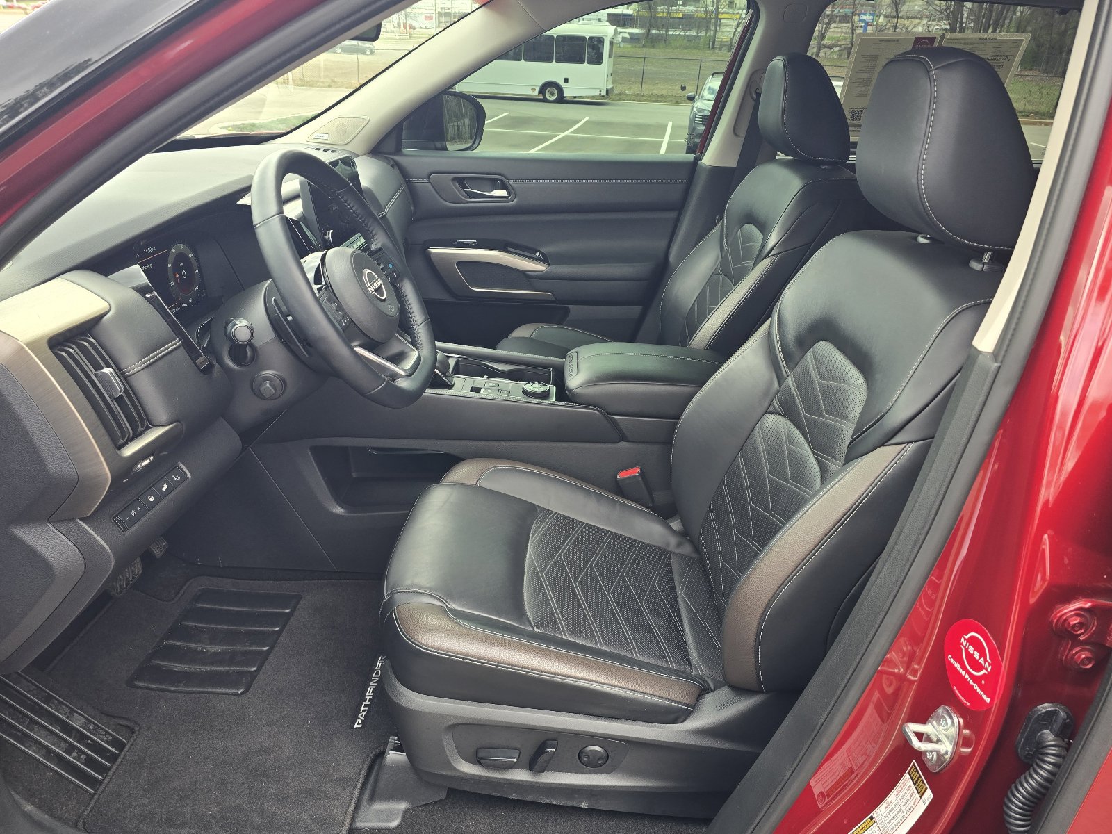 Used 2023 Nissan Pathfinder Platinum image 12