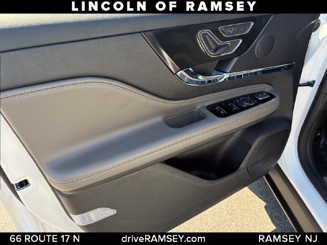 Certified 2023 Lincoln Corsair AWD image 13