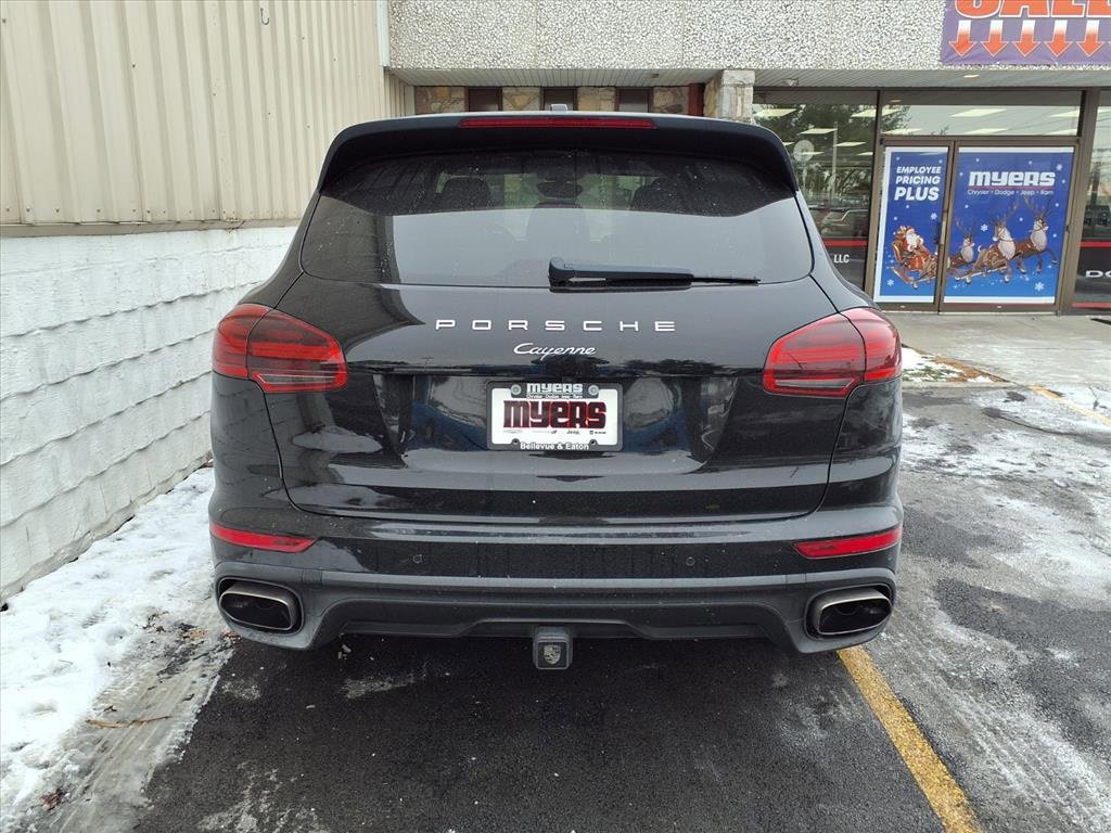 Used 2017 Porsche Cayenne Platinum Edition image 32