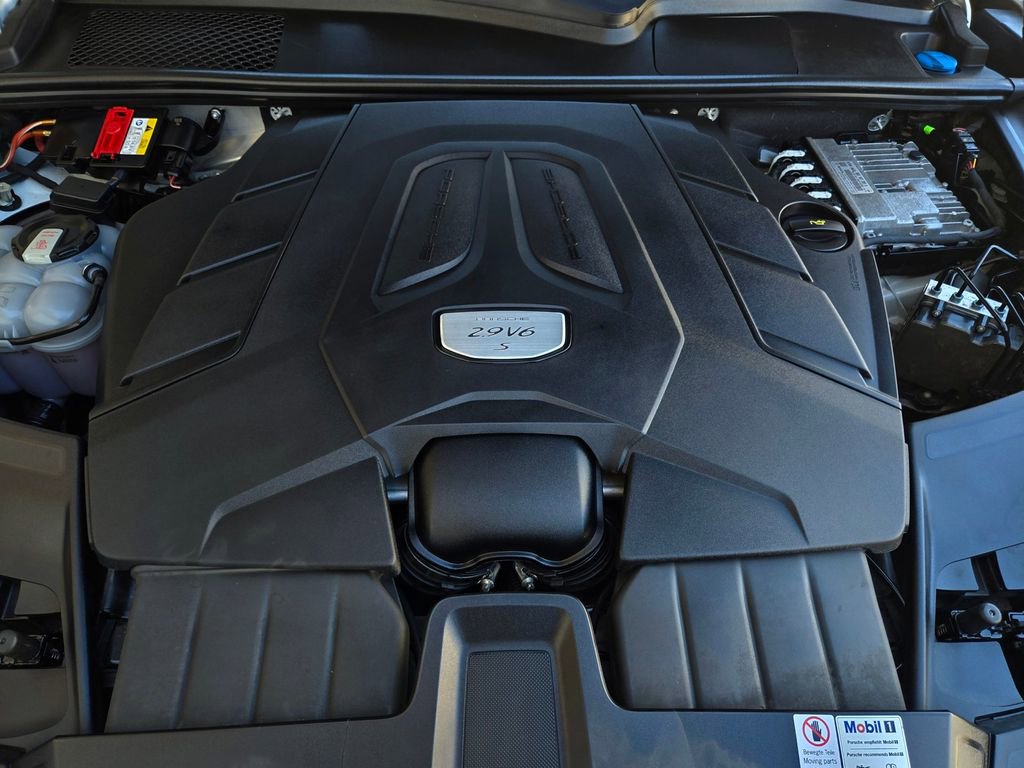 Used 2021 Porsche Cayenne S w/ Premium Package Plus image 38