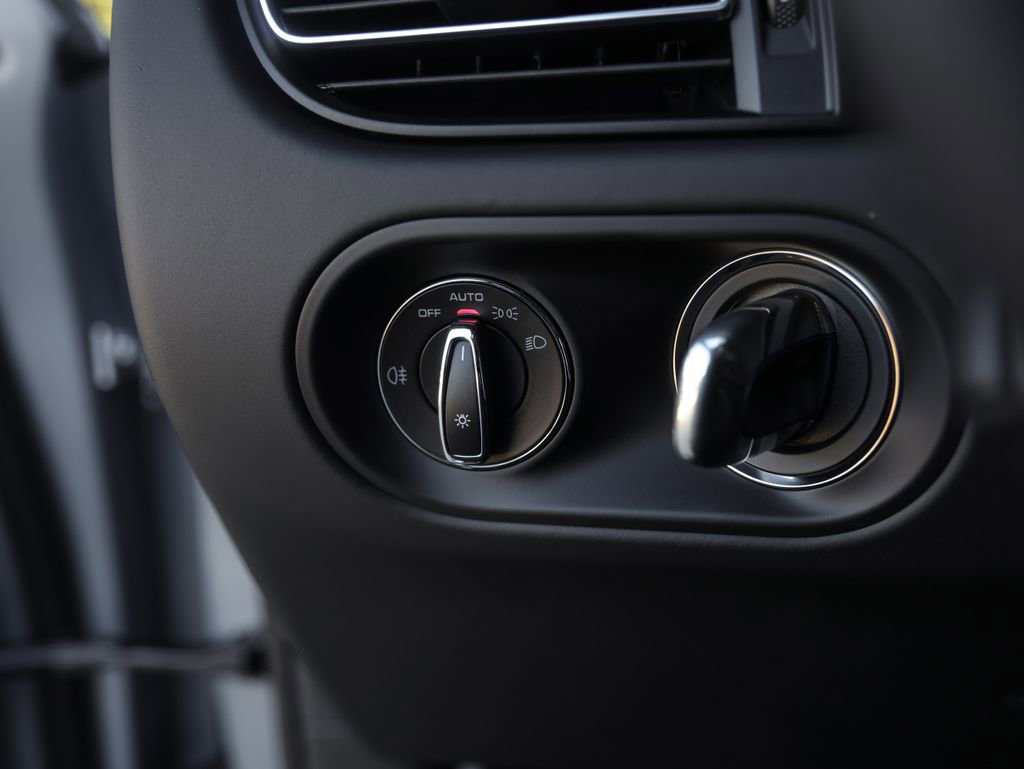 Certified 2025 Porsche Macan image 21