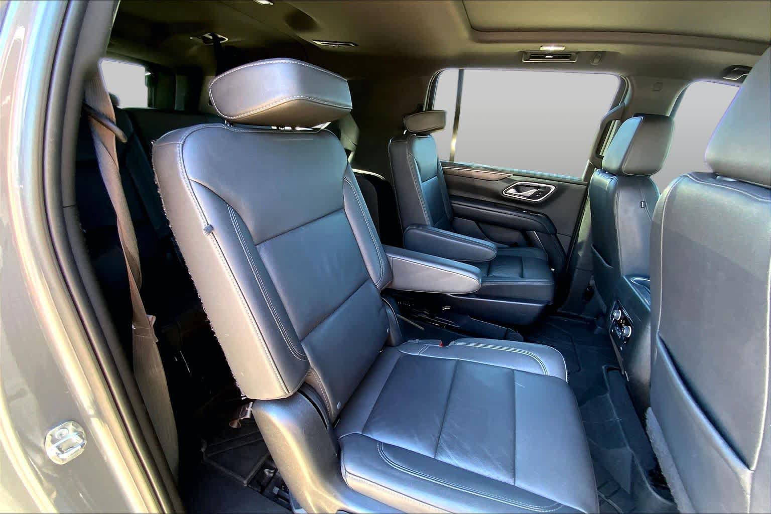Used 2022 Chevrolet Suburban LT w/ LT Signature Package AWD/4WD image 19