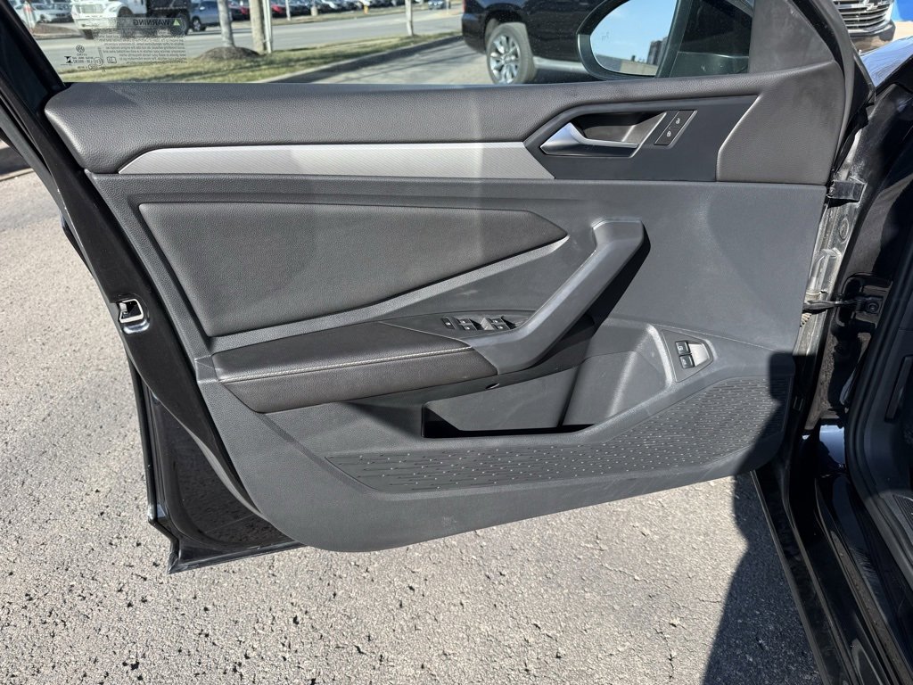 Used 2024 Volkswagen Jetta SE image 16