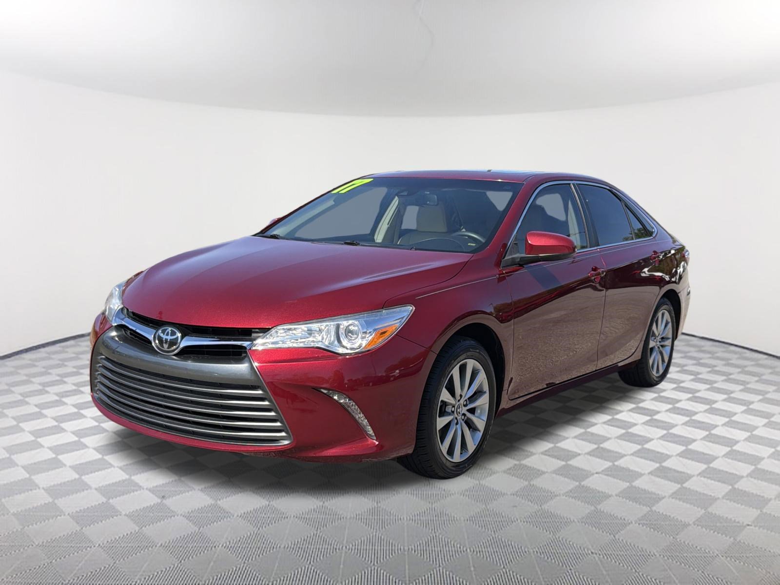 Used 2017 Toyota Camry XLE w/ Moonroof Package image 3