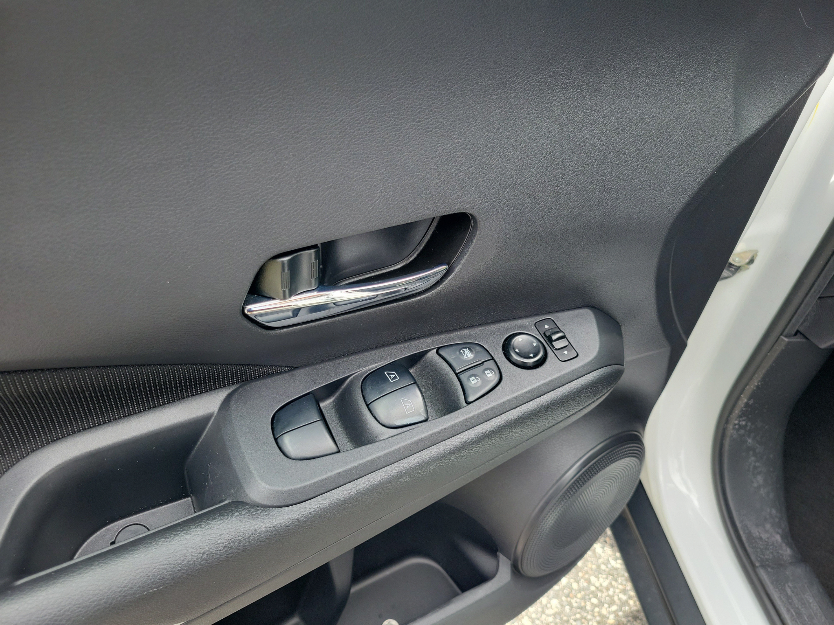 Certified 2022 Nissan Kicks SV FWD image 12