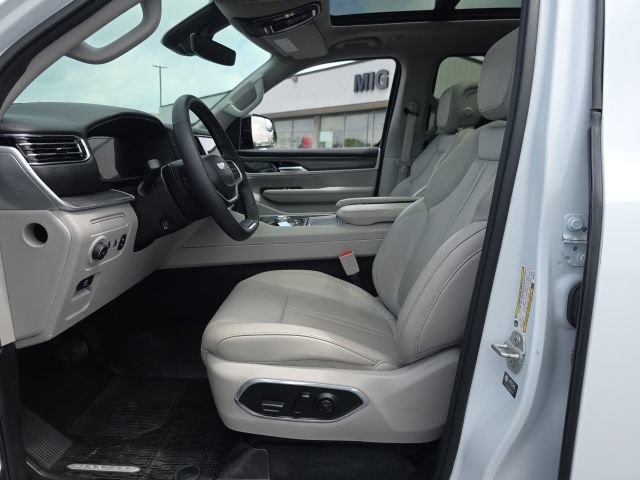 Used 2024 Jeep Wagoneer Series III w/ Premium Group I AWD/4WD image 14