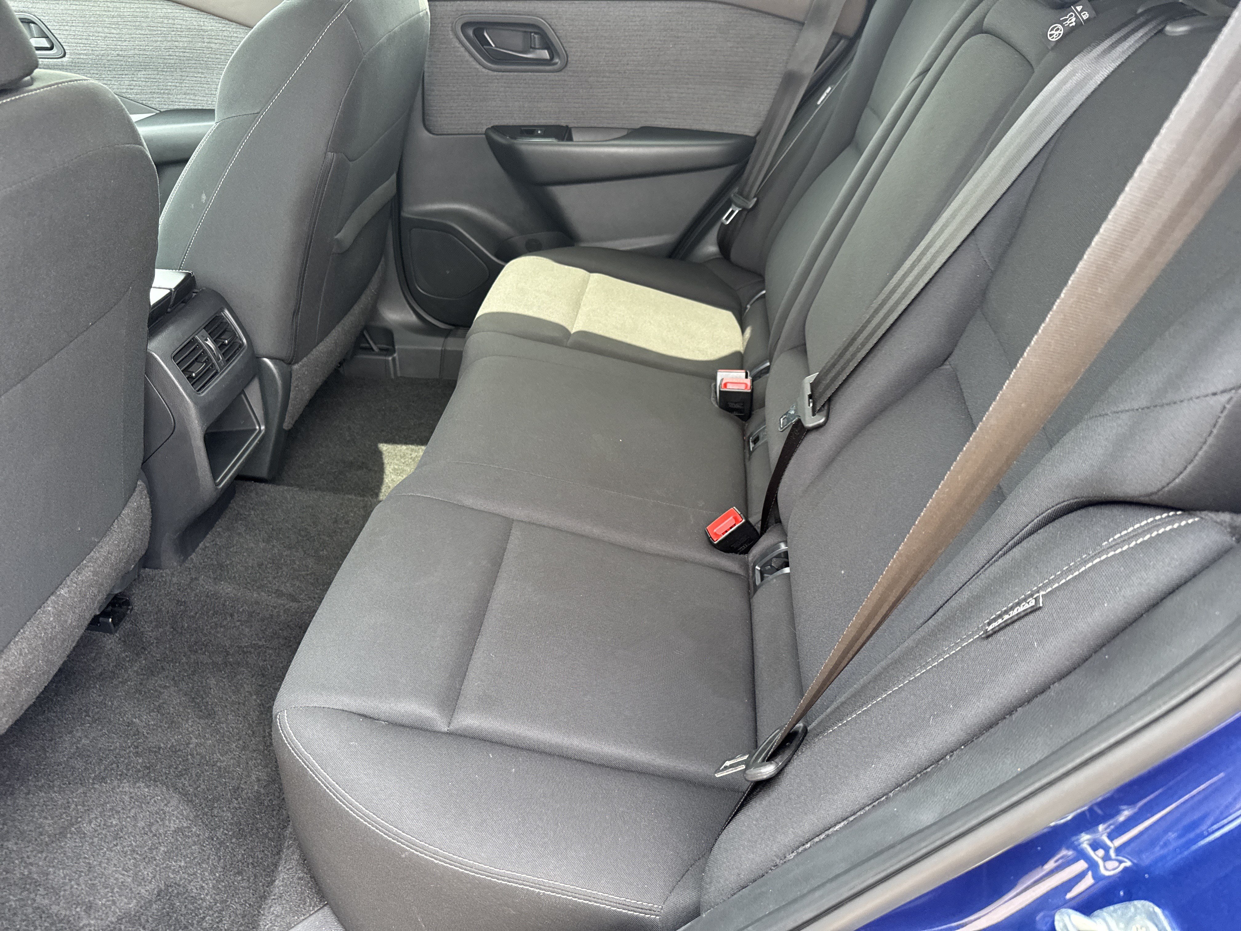 Used 2023 Nissan Rogue S AWD/4WD image 6