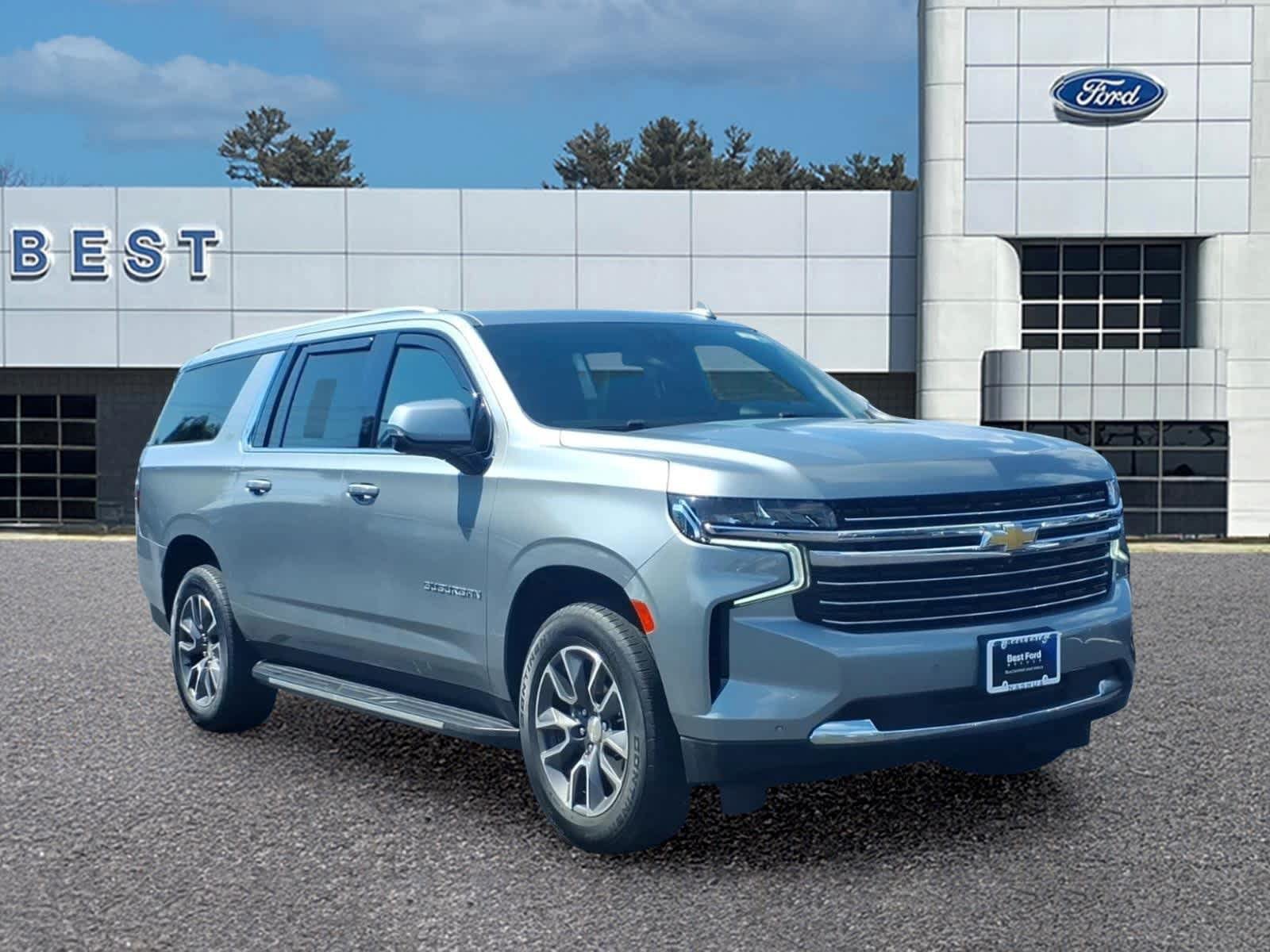 Used 2023 Chevrolet Suburban LT w/ Luxury Package AWD/4WD image 10