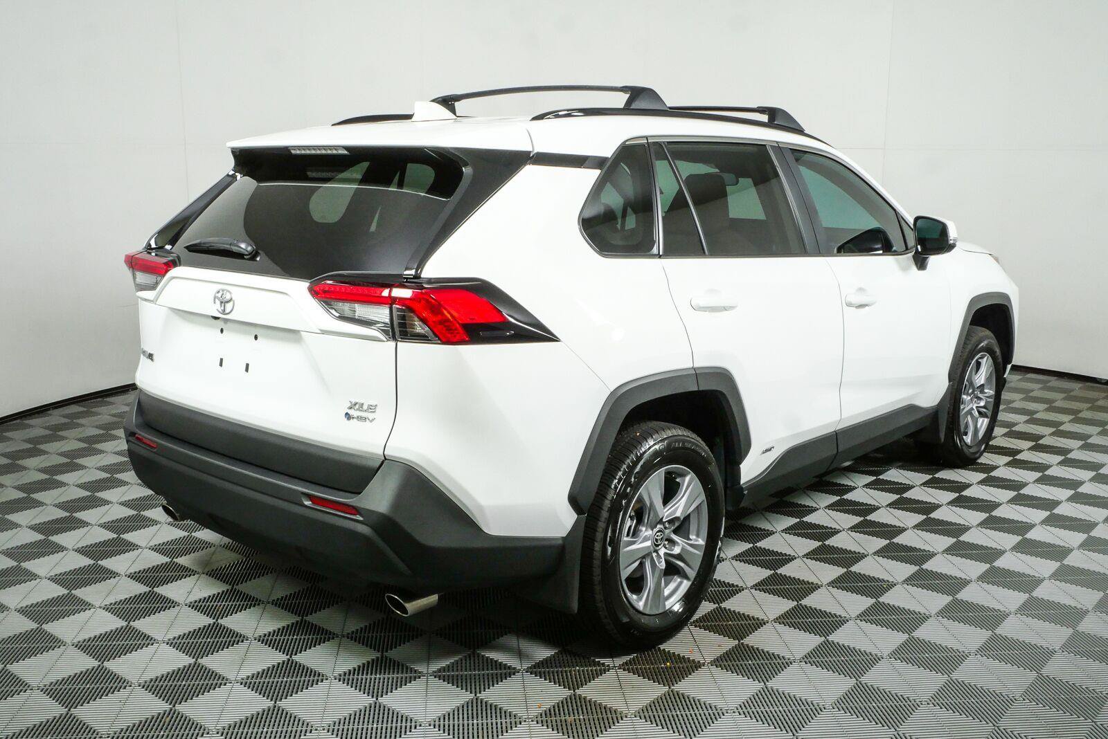 Used 2025 Toyota RAV4 XLE w/ Convenience Package AWD/4WD image 3