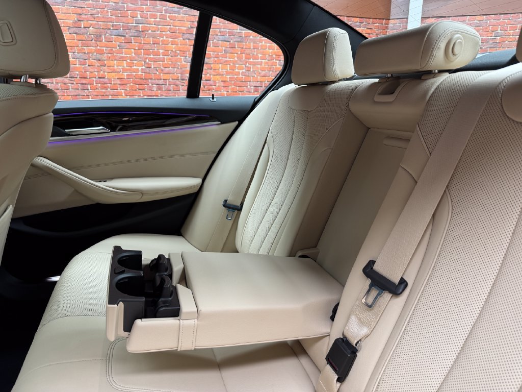 Certified 2023 BMW 530i xDrive w/ Convenience Package AWD/4WD image 11
