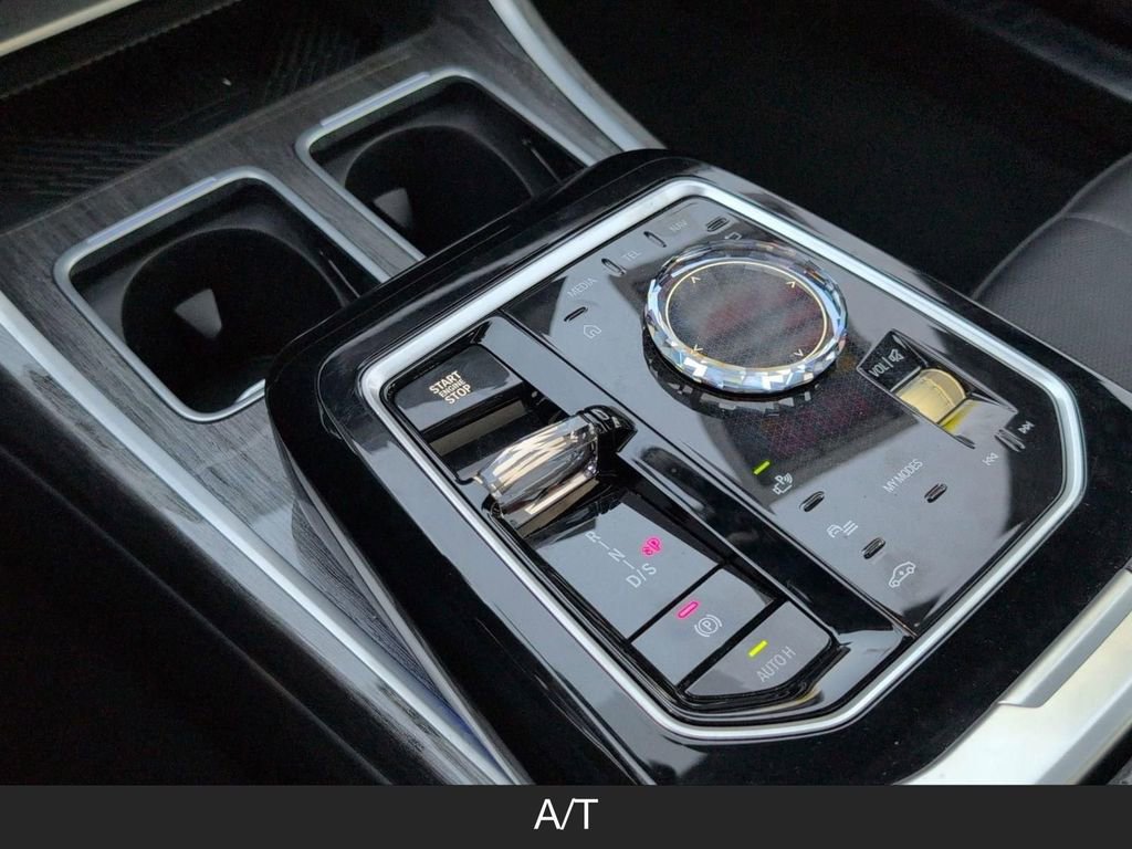 Used 2025 BMW 740i image 16