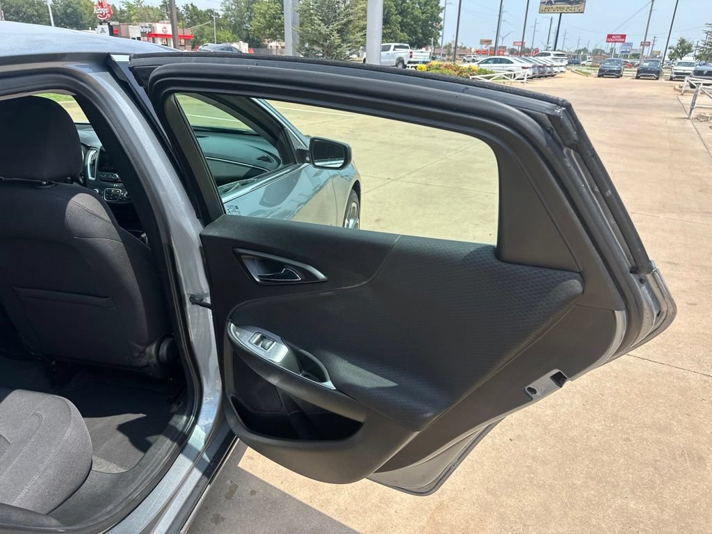 Used 2023 Chevrolet Malibu LT FWD image 16