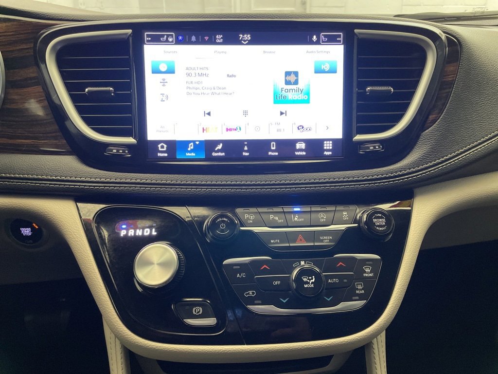 Certified 2024 Chrysler Pacifica Limited image 15