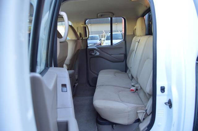 Used 2014 Nissan Frontier SV w/ SV Value Truck Package image 13