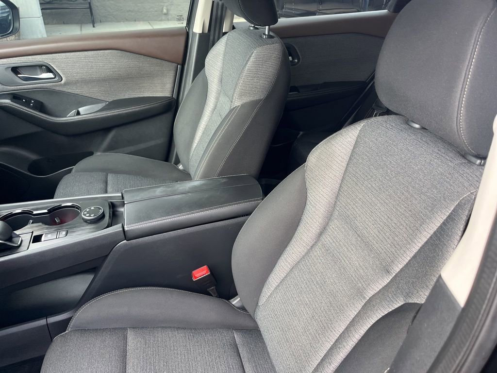 Used 2022 Nissan Rogue SV image 10